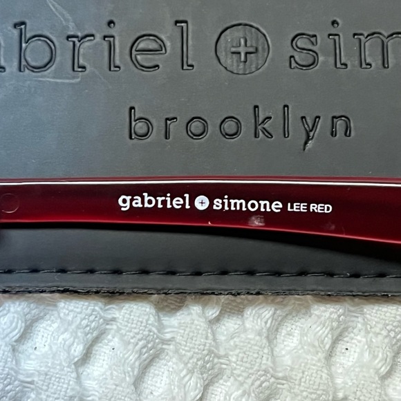 NWT Gabriel and Simone Kids Blue Light blocking glasses with soft case - Picture 3 of 5